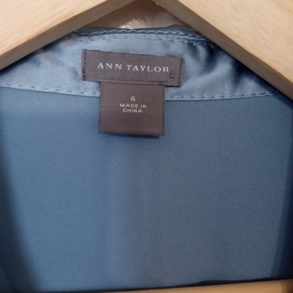 Ann Taylor Sleeveless Ruched Metallic Blue Silk Blouse Y2K - Picture 2 of 11